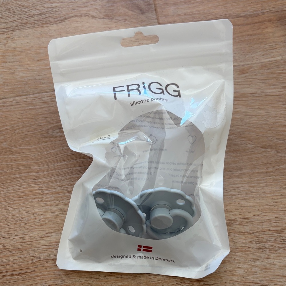 FRIGG Silicone Pacifier Pair in Light Gray